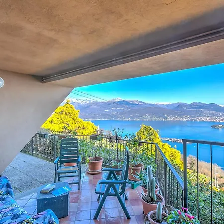 Isola Bella: Maggiore View Terrace In - Happy Apartment